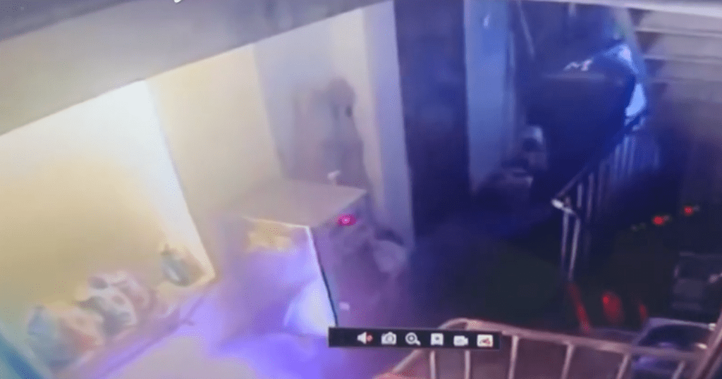 張文轉身離開。新聞雲