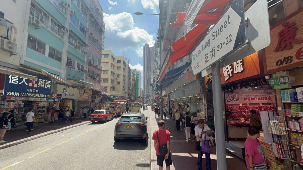 根據文件，先導計劃範圍主要覆蓋荃灣部分川龍街、河背街、楊屋道及新村街。