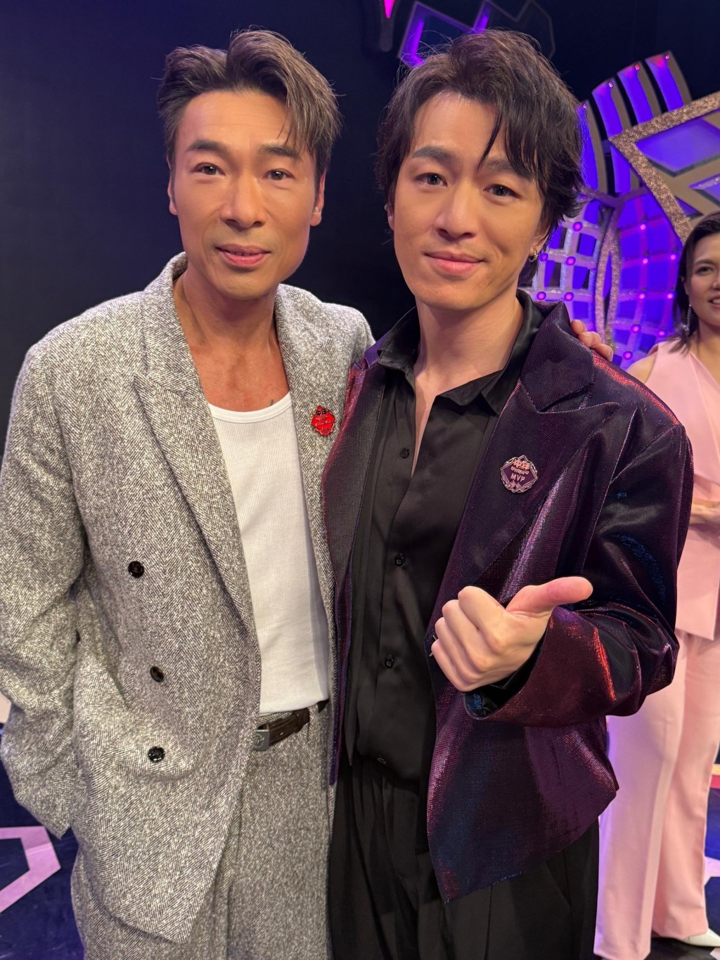 鄭家聲與許志安合照。