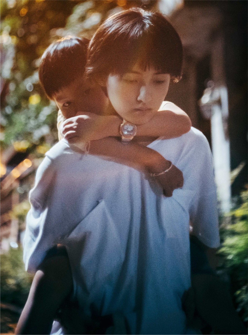 张子枫与童星金遥源合作，演出最揪心的姊弟情。