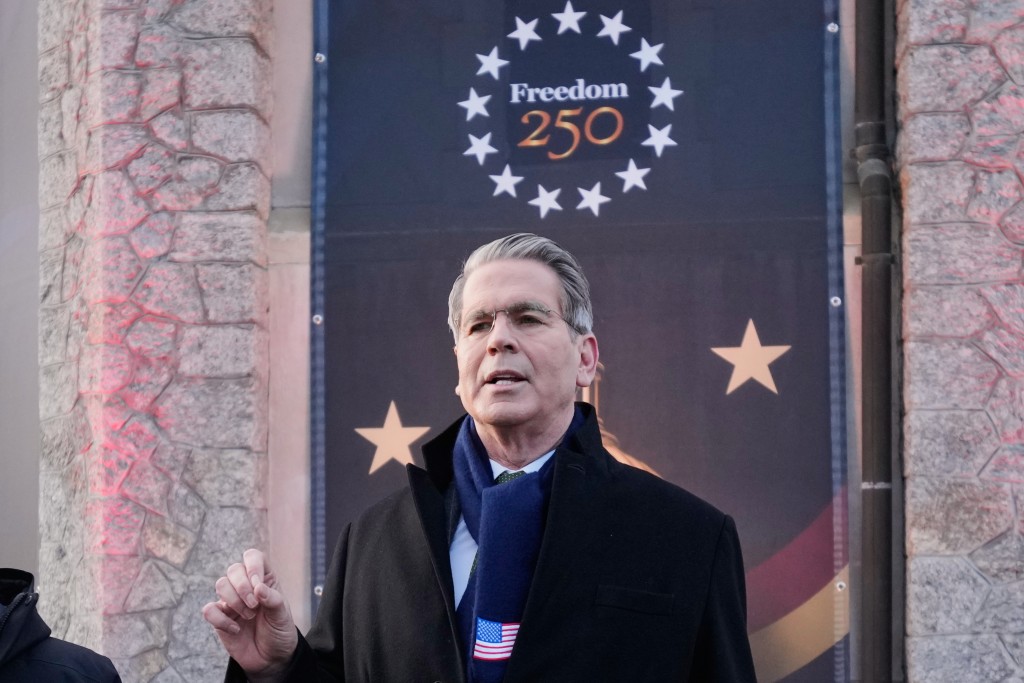 美国财政部长贝森特表示，欧洲国家因格陵兰问题对特朗普威胁加税采取报复关税，非常不智。美联社