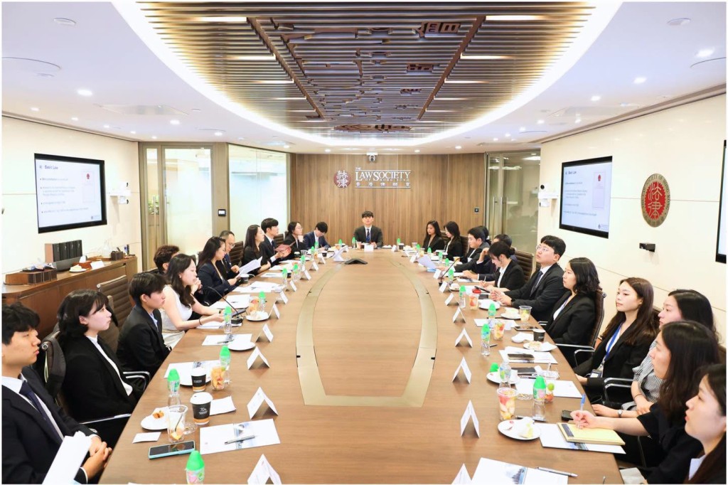 午餐迎新簡報會,香港律師會fb。 午餐迎新簡報會,香港律師會fb。