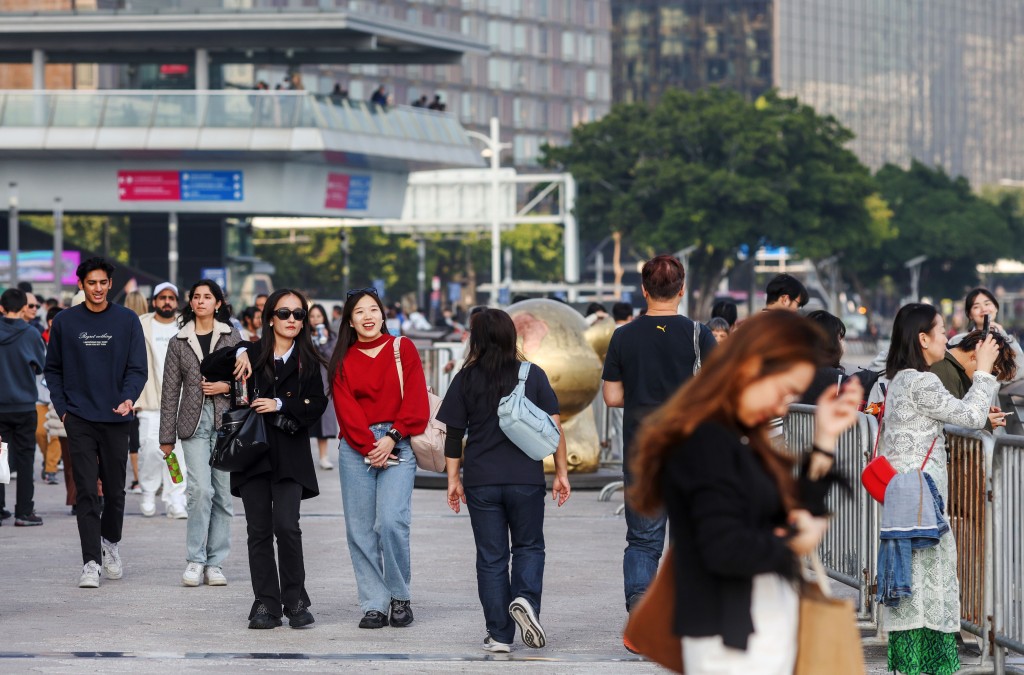 過往來港旅客人數多，接待相對易，但仍出現各樣問題。資料圖片