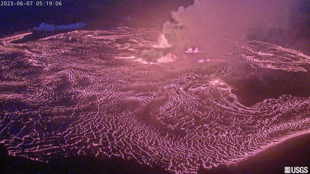夏威夷基拉韦亚火山（Kilauea）爆发。 美联社