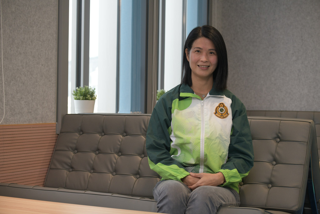 海關女高級關員吳玉蘭(Noel)身為兩名年幼子女的媽媽,無私捐贈骨髓予陌生人,值得嘉許。(陳浩元攝) 海關女高級關員吳玉蘭(Noel)身為兩名年幼子女的媽媽,無私捐贈骨髓予陌生人,值得嘉許。(陳浩元攝)