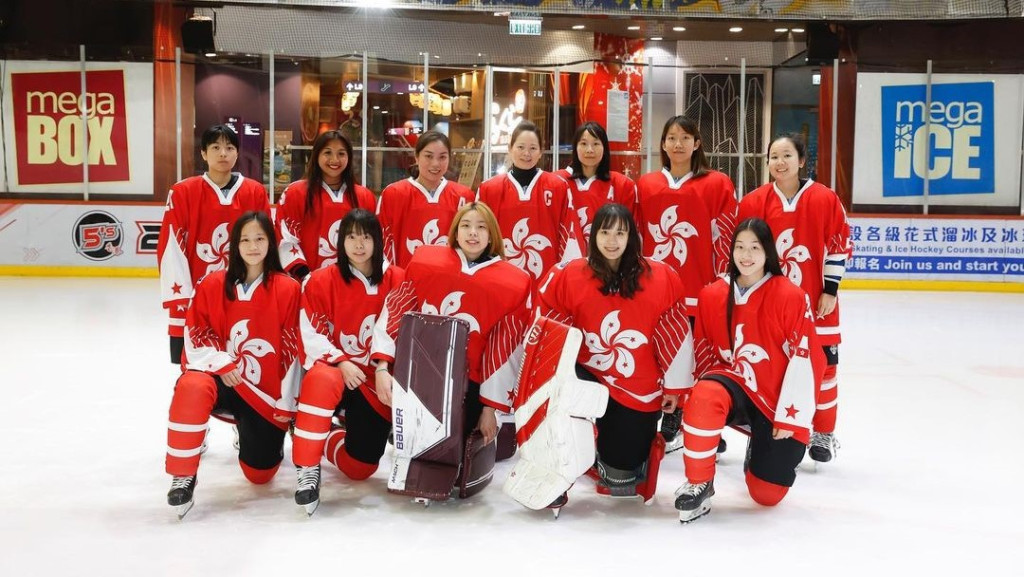 香港女子冰球队历史性于世界锦标赛第三级别赛事的小组赛夺得金牌，获得升班资格。（冰协提供）