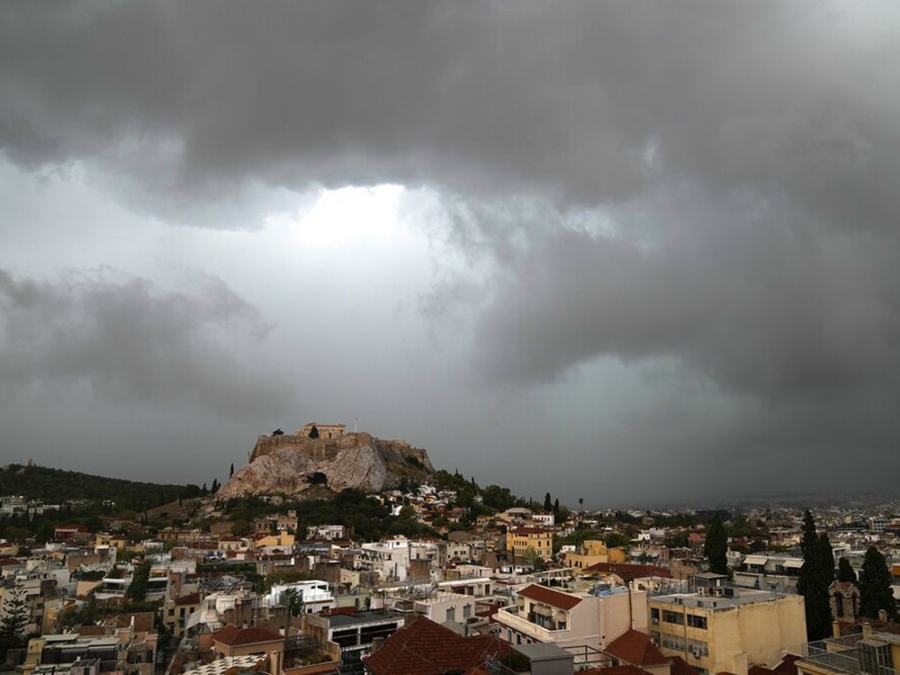 希臘近日受風暴「巴洛斯」吹襲。AP圖