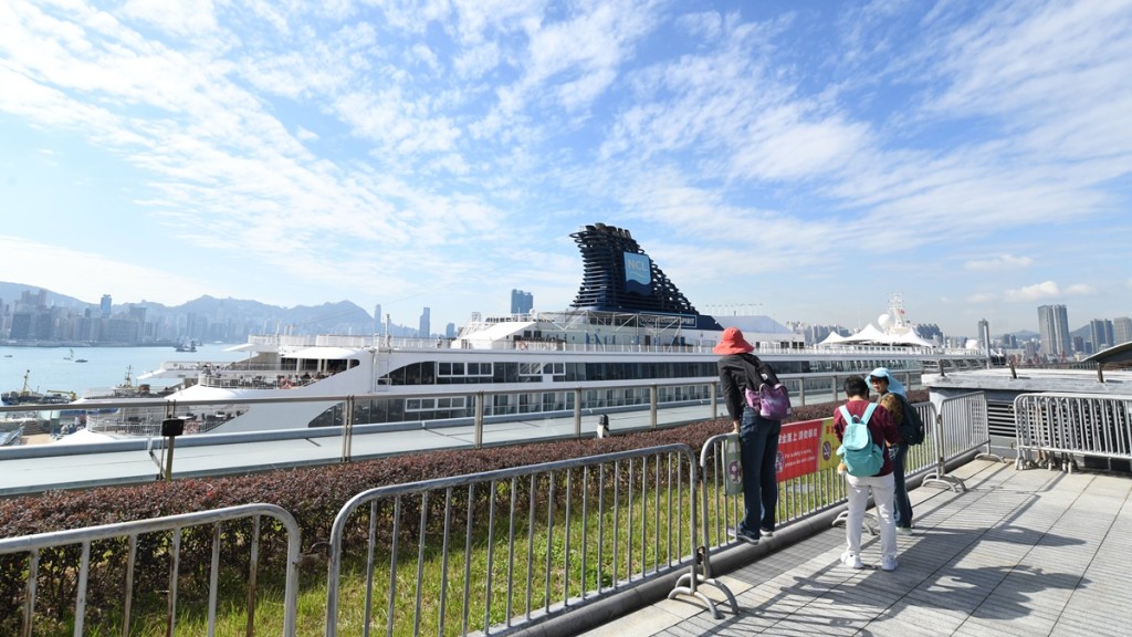 郵輪「Norwegian Spirit」離港 旅客指碼頭交通食肆不足 倡增設免費穿梭巴往來熱門景點