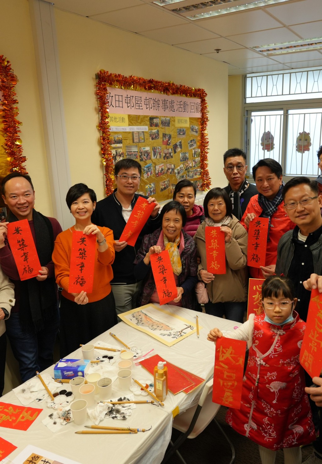 何永賢向市民拜個早年，祝大家蛇年幸福滿舍。