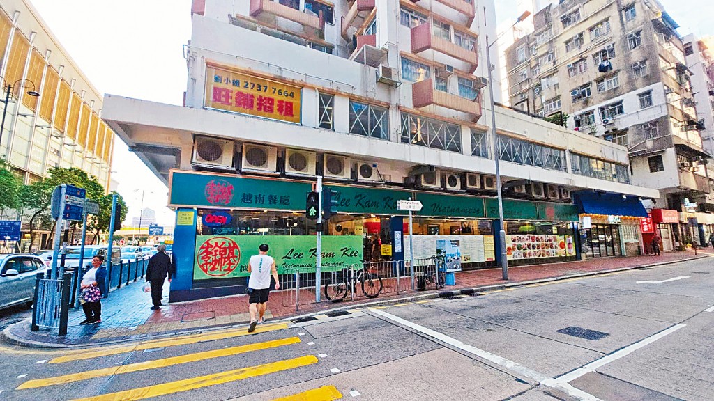 佐敦上海街1至7號永發大廈地下2至4號舖,以約3402萬易手。 佐敦上海街1至7號永發大廈地下2至4號舖,以約3402萬易手。