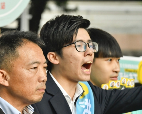 觀塘區議員洪駿軒(中)。資料圖片