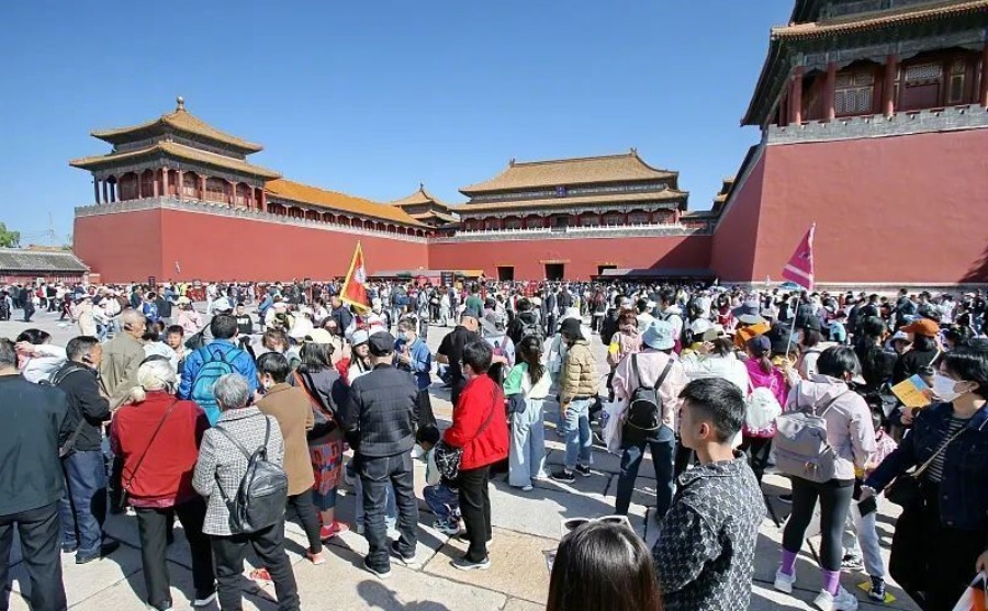 北京故宮出現人山人海。