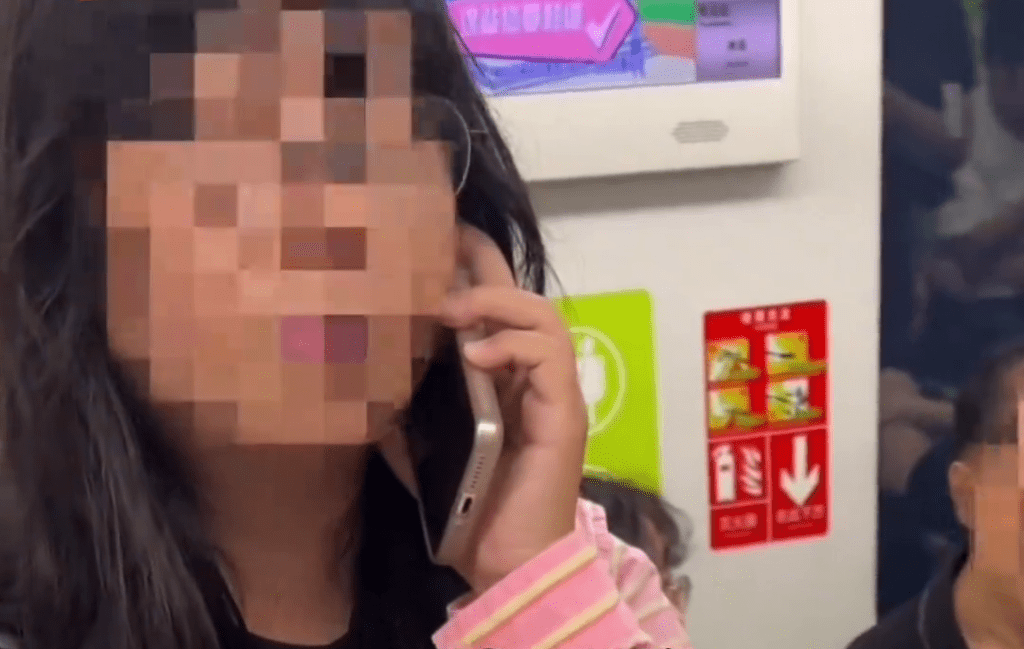 女子堅稱遊客在談雞鳴寺是在暗諷她。 女子堅稱遊客在談雞鳴寺是在暗諷她。