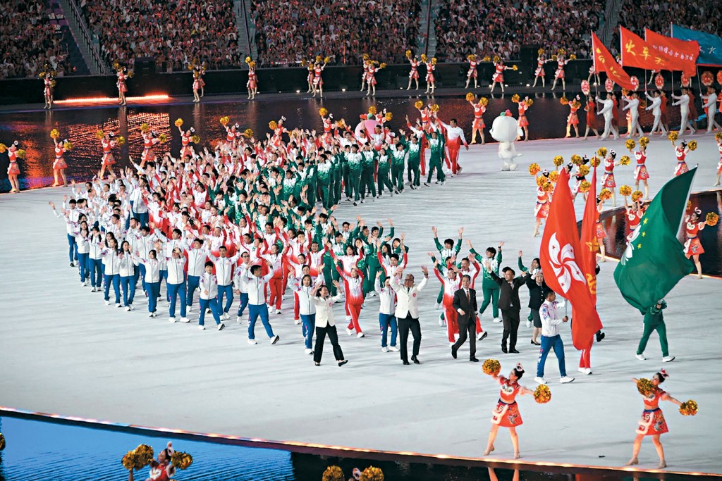 全運會開幕式在廣州廣東奧林匹克體育中心舉行，粵港澳3支東道主隊伍壓軸同步進場。
