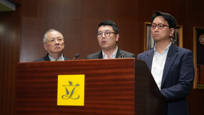 （左起）张宇人、刘国勋、邓家彪。（资料图片）