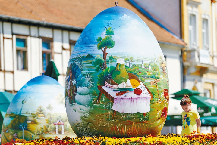 在克羅地亞街頭可看到巨大的復活節彩蛋裝飾。