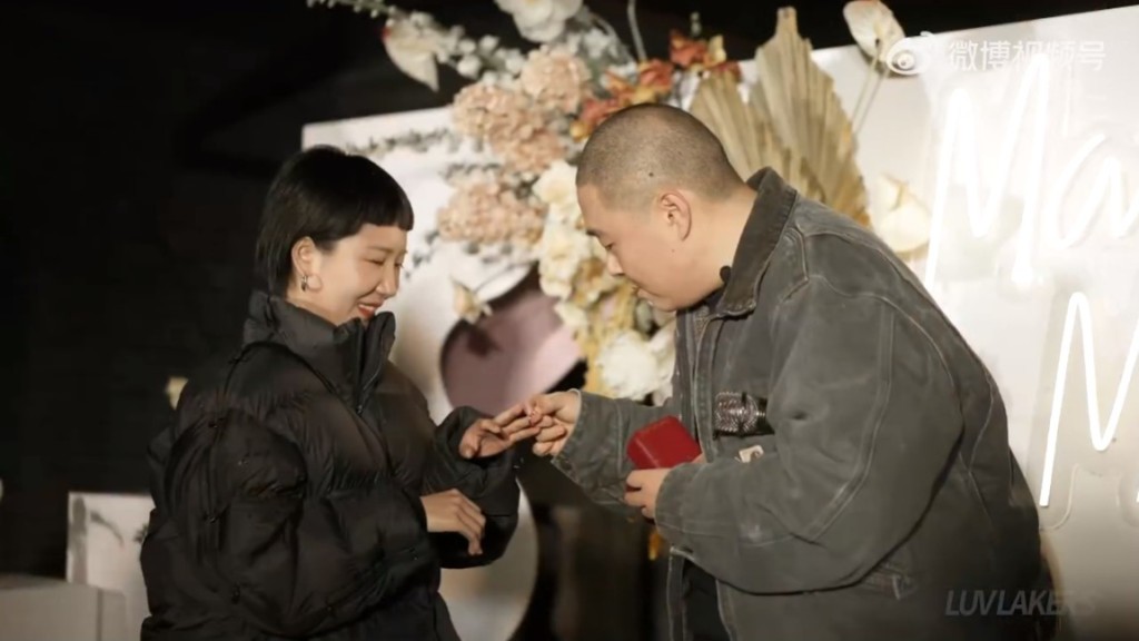 去年4月，郝劭文向内地化妆师女友林宁瑞求婚成功。