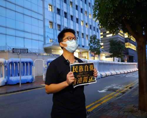 二代美國隊長曾到中區聲援及後顯示標語被警方錄影及帶走。資料圖片