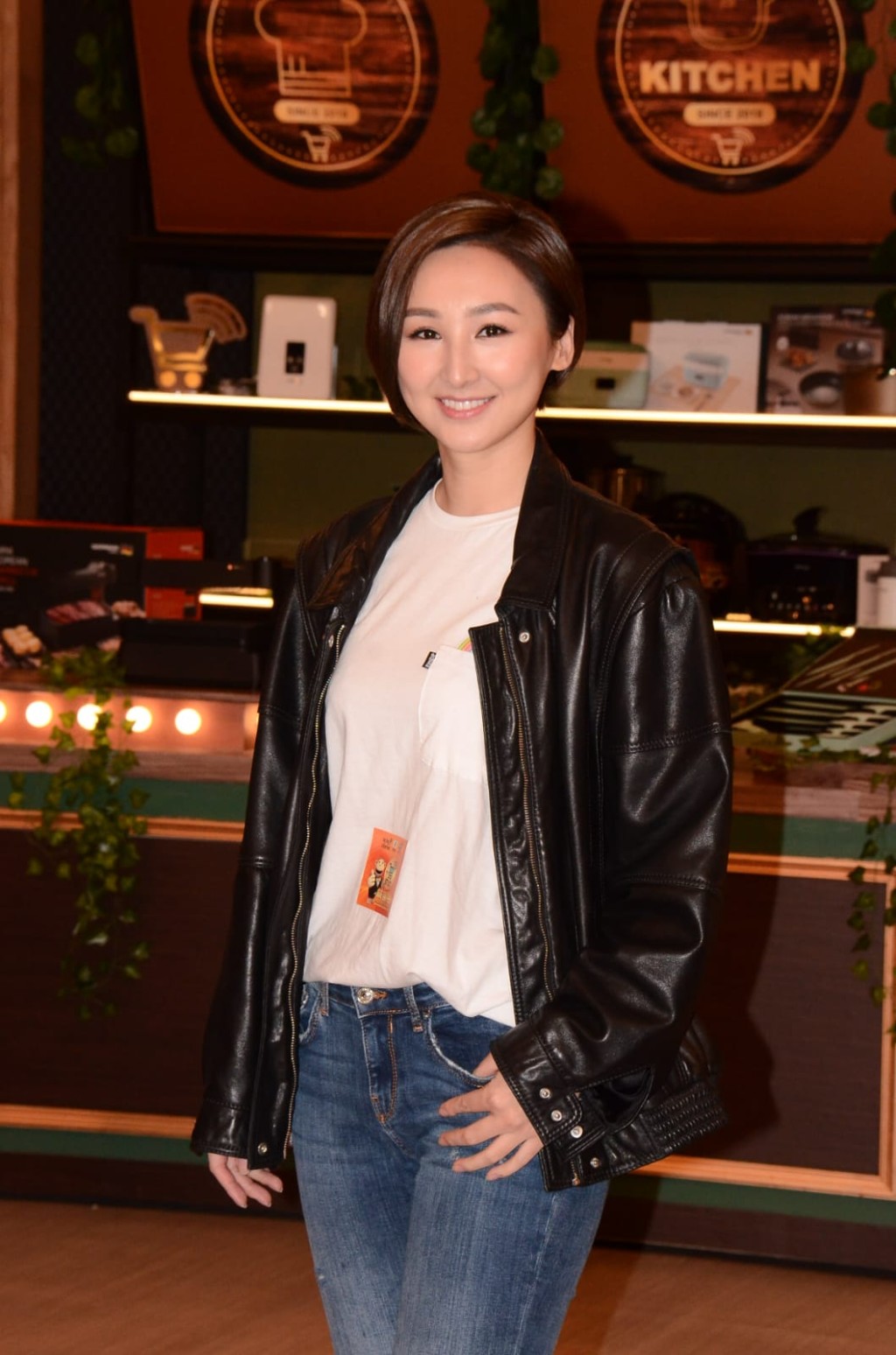 高海宁煮长脚蟹庆祝母亲节。