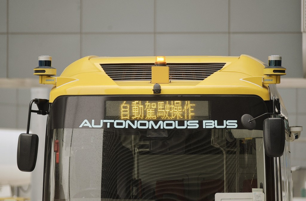 機管局會盡快擴展無人車輛溝通功能至事故路口,令兩車遇到時,有行車先後次序。資料圖片 機管局會盡快擴展無人車輛溝通功能至事故路口,令兩車遇到時,有行車先後次序。資料圖片