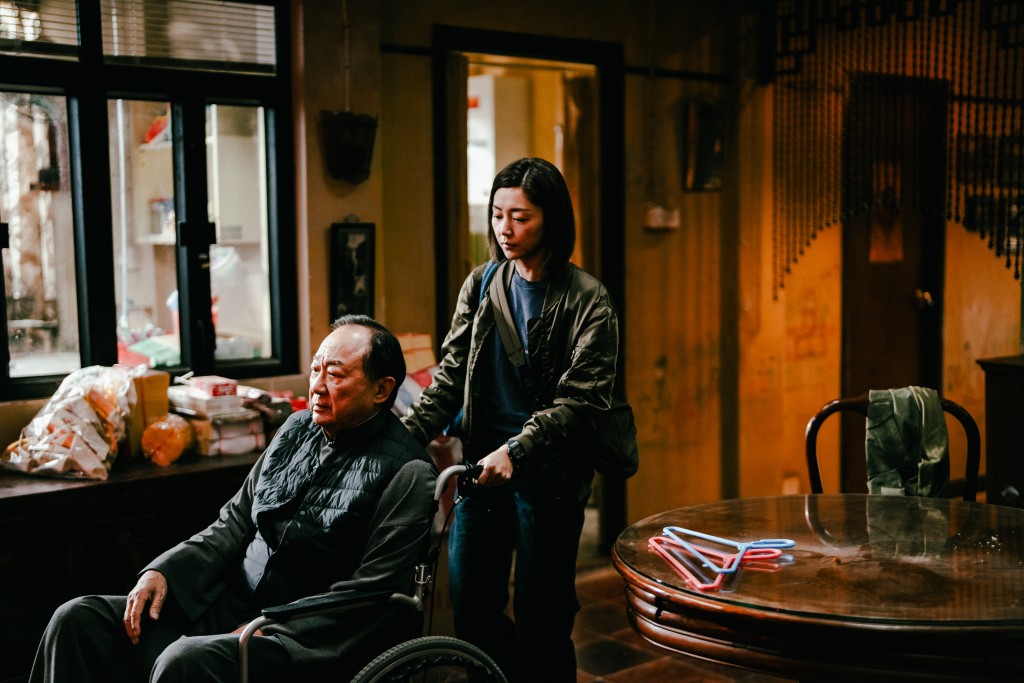 許冠文與衛詩雅拍戲結緣,儼如父女。(《破•地獄》電影劇照) 許冠文與衛詩雅拍戲結緣,儼如父女。(《破•地獄》電影劇照)