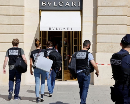 法国巴黎市中心的珠宝店千万欧元珠宝遭抢劫。路透社图片