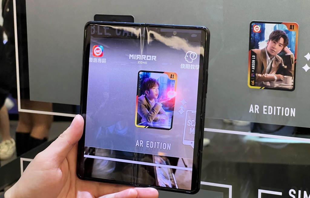 ●當以《csl. 5G Lens》手機App掃描AR閃卡,可以看到獨有的AR動態影片。