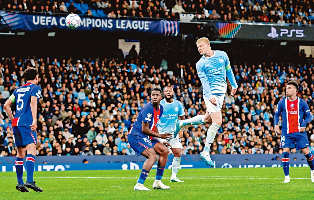 艾寧夏蘭特（右二）頭槌建功，曼城輸波但下半場有21次射門。