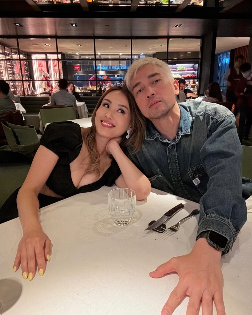 楊洛婷早前盛裝打扮為老公慶生,極度性感火辣。 楊洛婷早前盛裝打扮為老公慶生,極度性感火辣。
