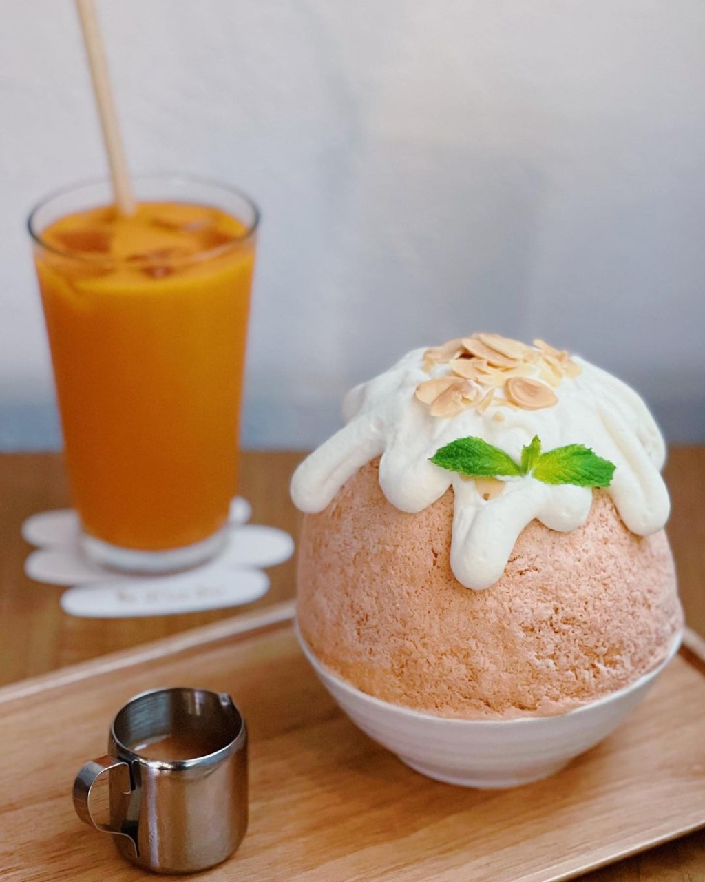 泰式奶茶刨冰，甜度十足，配有忌廉奶酱及杏仁片。(ig@afteryoudessertcafehongkong)