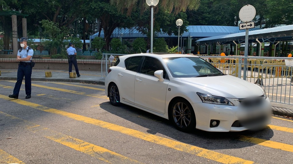 警截停私家車涉毒品案。劉漢權攝