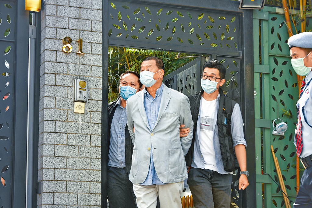 黎智英在2020年向高等法院申請離港赴美26日，表示欲探望剛出生的孫女及處理公司業務，實則計劃在美國會見時任美國副總統彭斯等美國官員。
