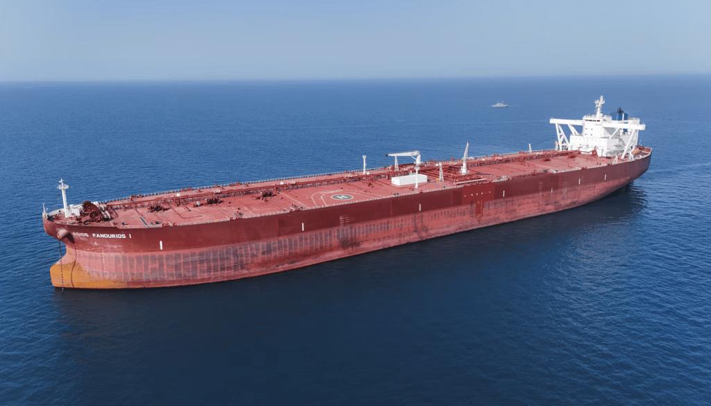 伊朗軍方媒體隨即引述消息指，通行船隻必須符合軍艦禁行、跟隨指定航線及接受武裝力量協調等三項條件，船隻要通行無阻似仍存在「關卡」。路透社