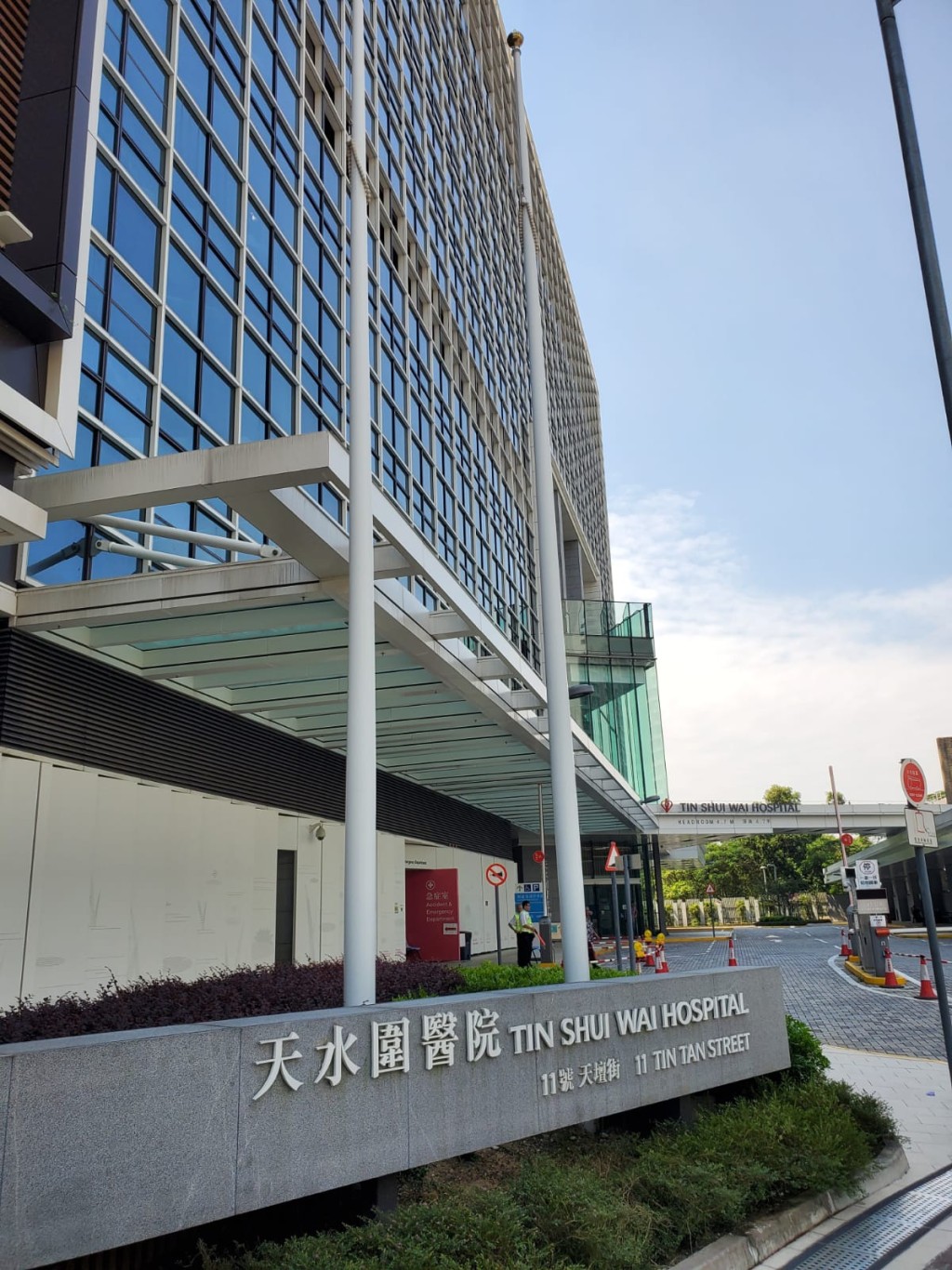 鄺俊宇被送到天水圍醫院。