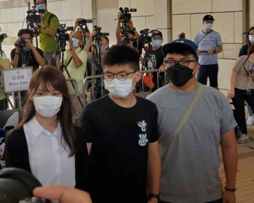 （左起）周庭、黃之鋒及林朗彥。
