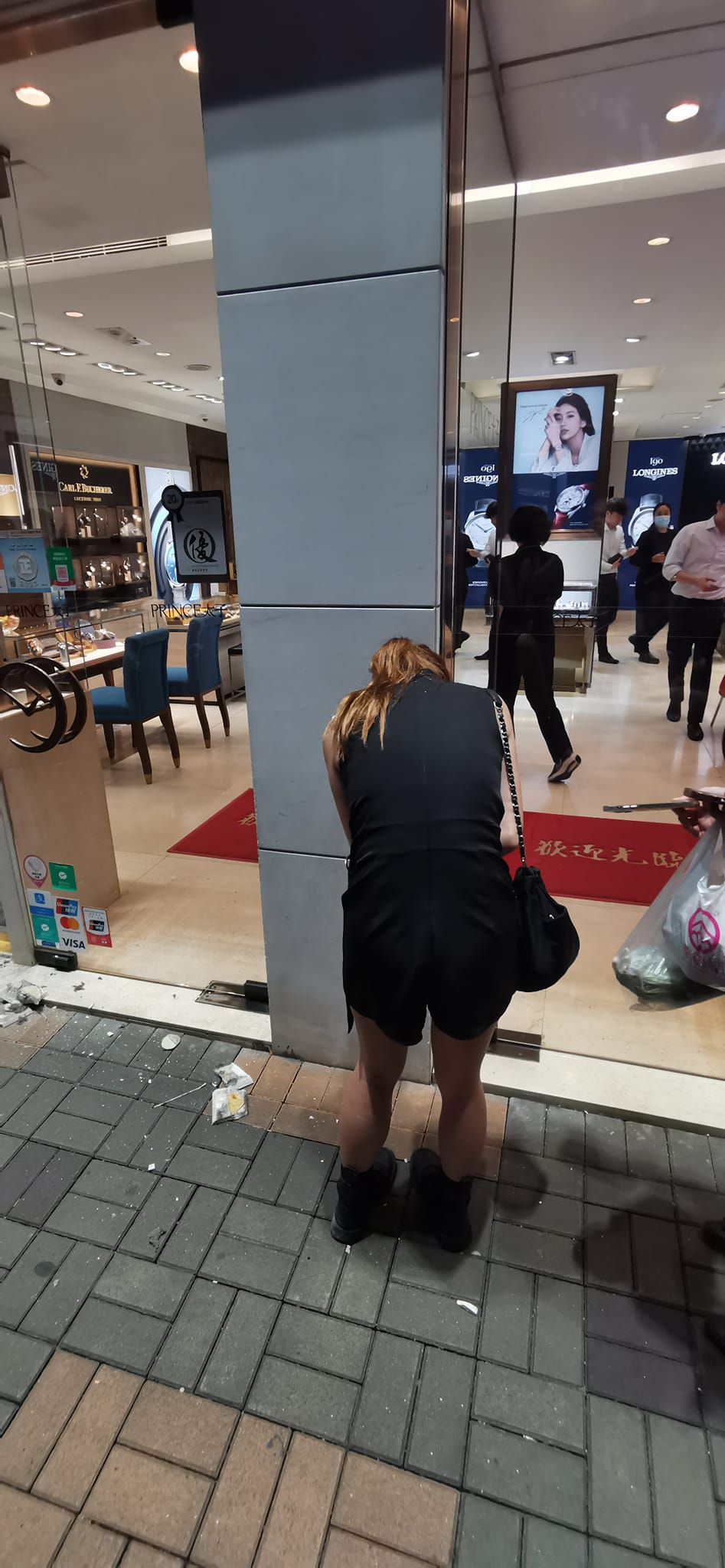 女子手臂被打中。香港突發事故報料區及討論區FB