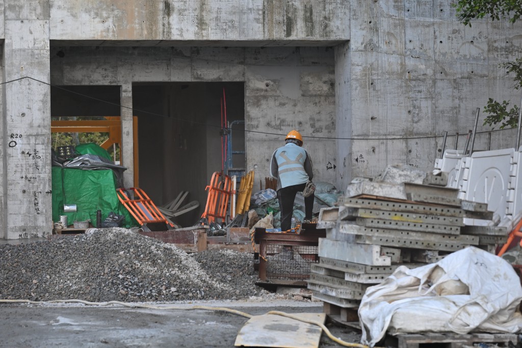 何永賢指涉事項目均「可補救」，建築署將與承建商跟進並小心監察。資料圖片