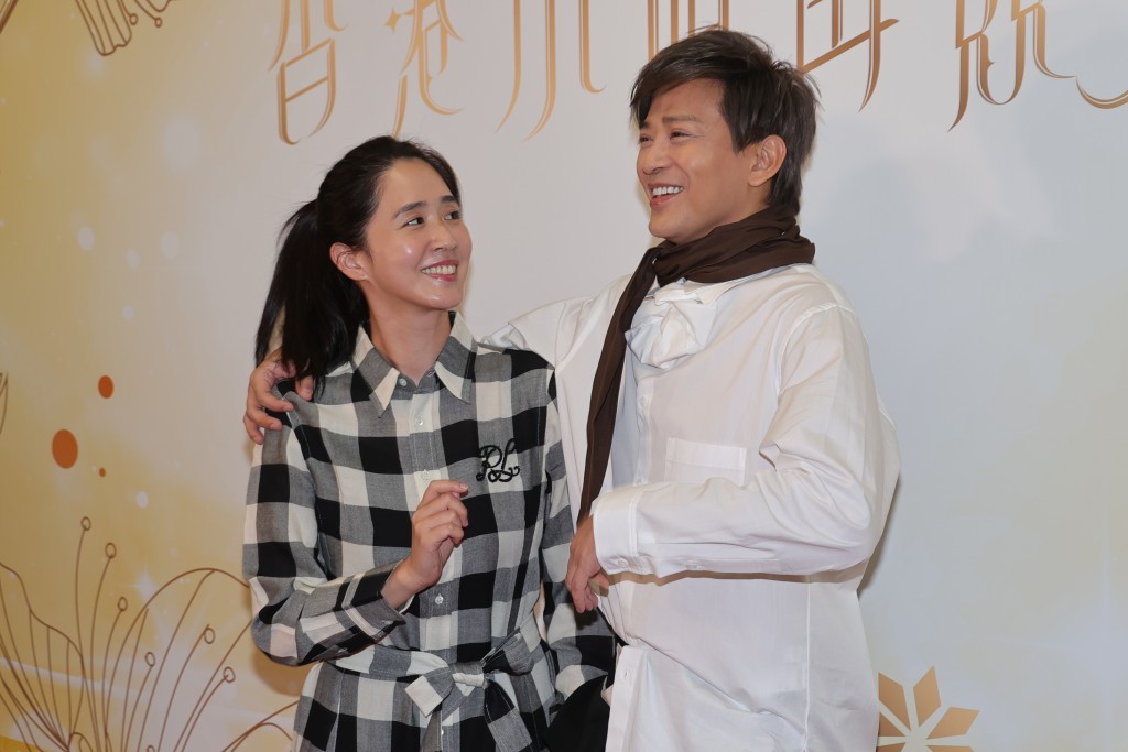 東東笑言太太上次已經想入TVB，但book了細車不夠位，太太嬲咗佢1日。
