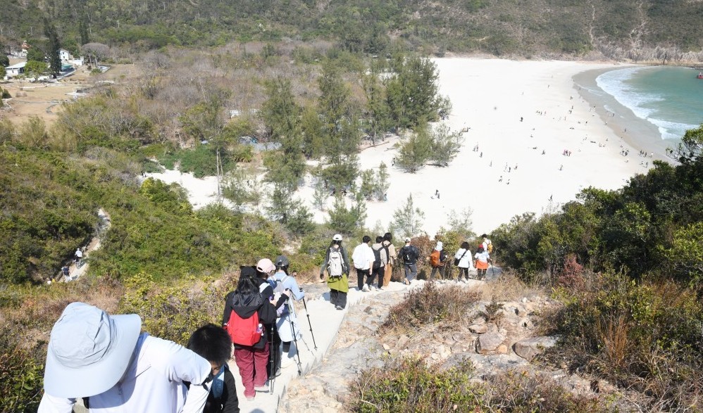 有旅客或機構自行組團來港行山露營。資料圖片