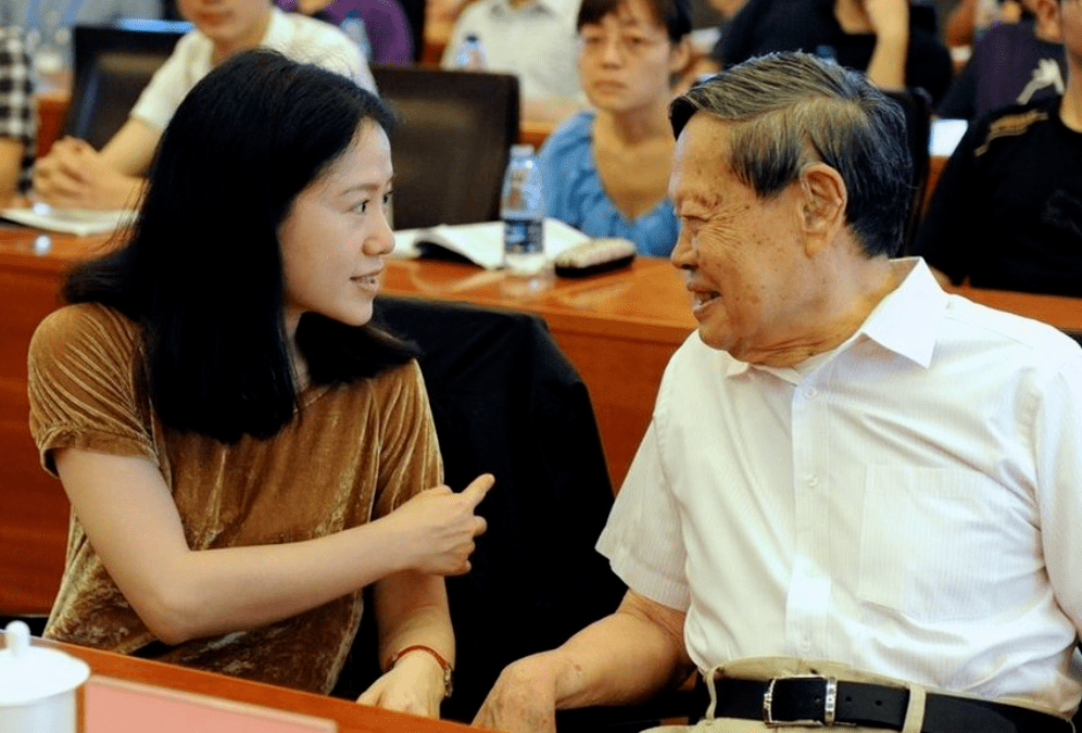 28歲翁帆和82歲楊振寧相愛，曾受到很多質疑。