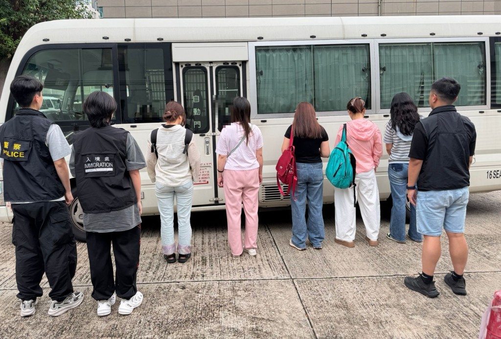 被捕人士带署调查。