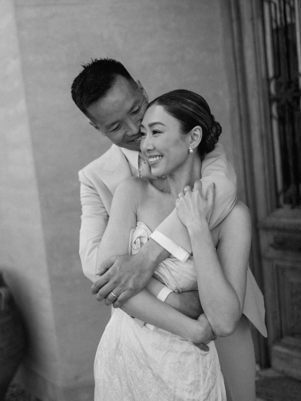胡定欣宣佈與醫生男友陳健華結婚。