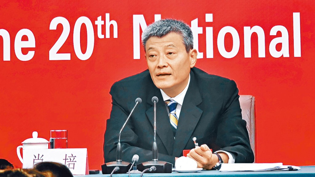 中紀委副書記肖培介紹反腐成績。