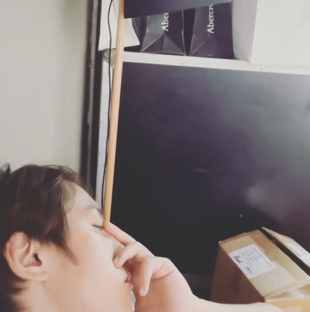 再近啲。