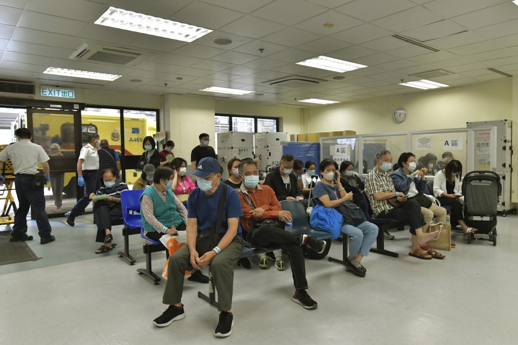 流感及新冠夹击，近日香港急症室人满为患。资料图片