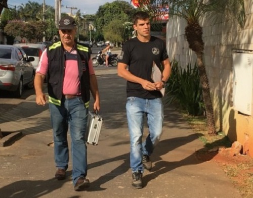 警方到现场进行调查工作。 网上图片