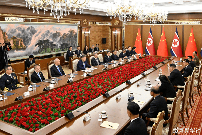 習近平訪朝與金正恩會談。 新華社 習近平訪朝與金正恩會談。 新華社