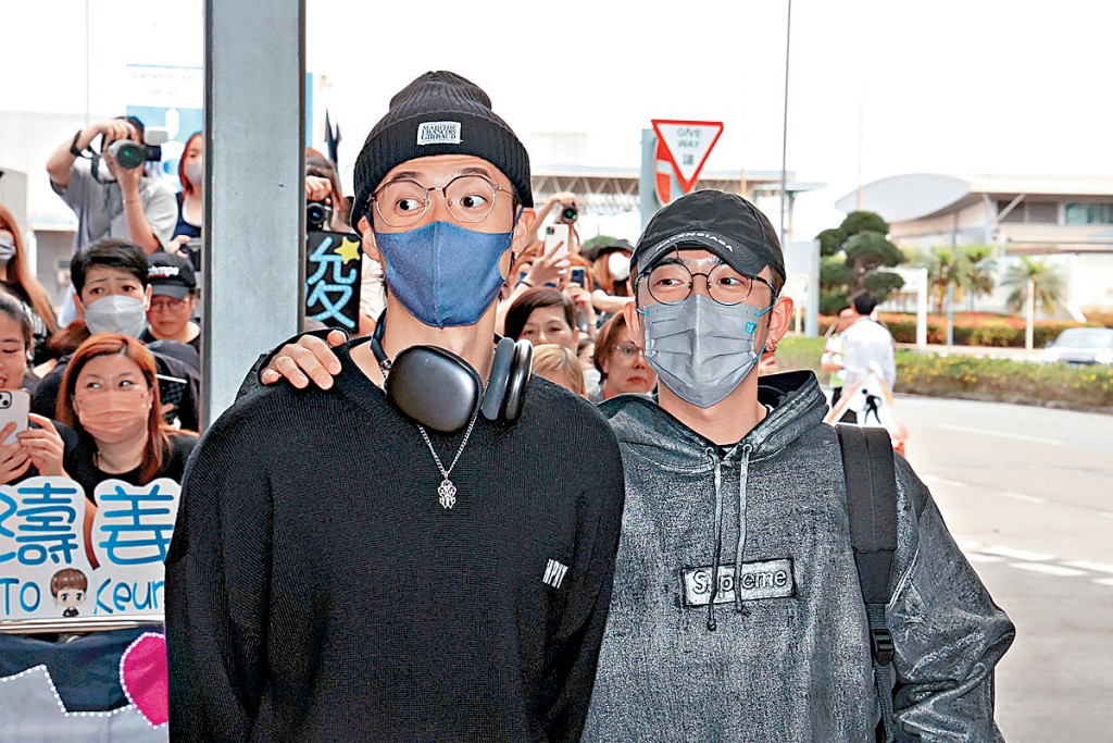 Stanley（左）同Edan齊步出機場，自然被追問「好事近」傳聞。