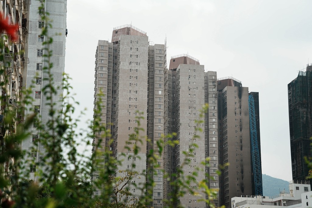 麥美娟指合安管理有限公司將於短期內到場視察,並尋找承辦商處理有關工作,預計最快3至4個月後才能夠讓宏志閣的居民返回單位。汪旭峰攝 麥美娟指合安管理有限公司將於短期內到場視察,並尋找承辦商處理有關工作,預計最快3至4個月後才能夠讓宏志閣的居民返回單位。汪旭峰攝