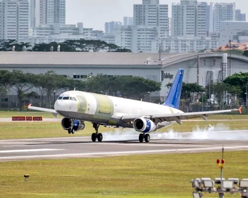 首架A321客機改貨機，在新加坡完成首飛。